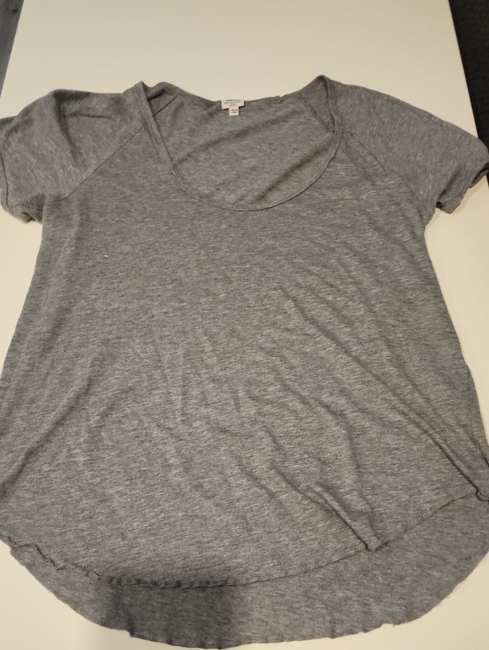 Wilfred Gray Scoop Neck Short Sleeve Tee